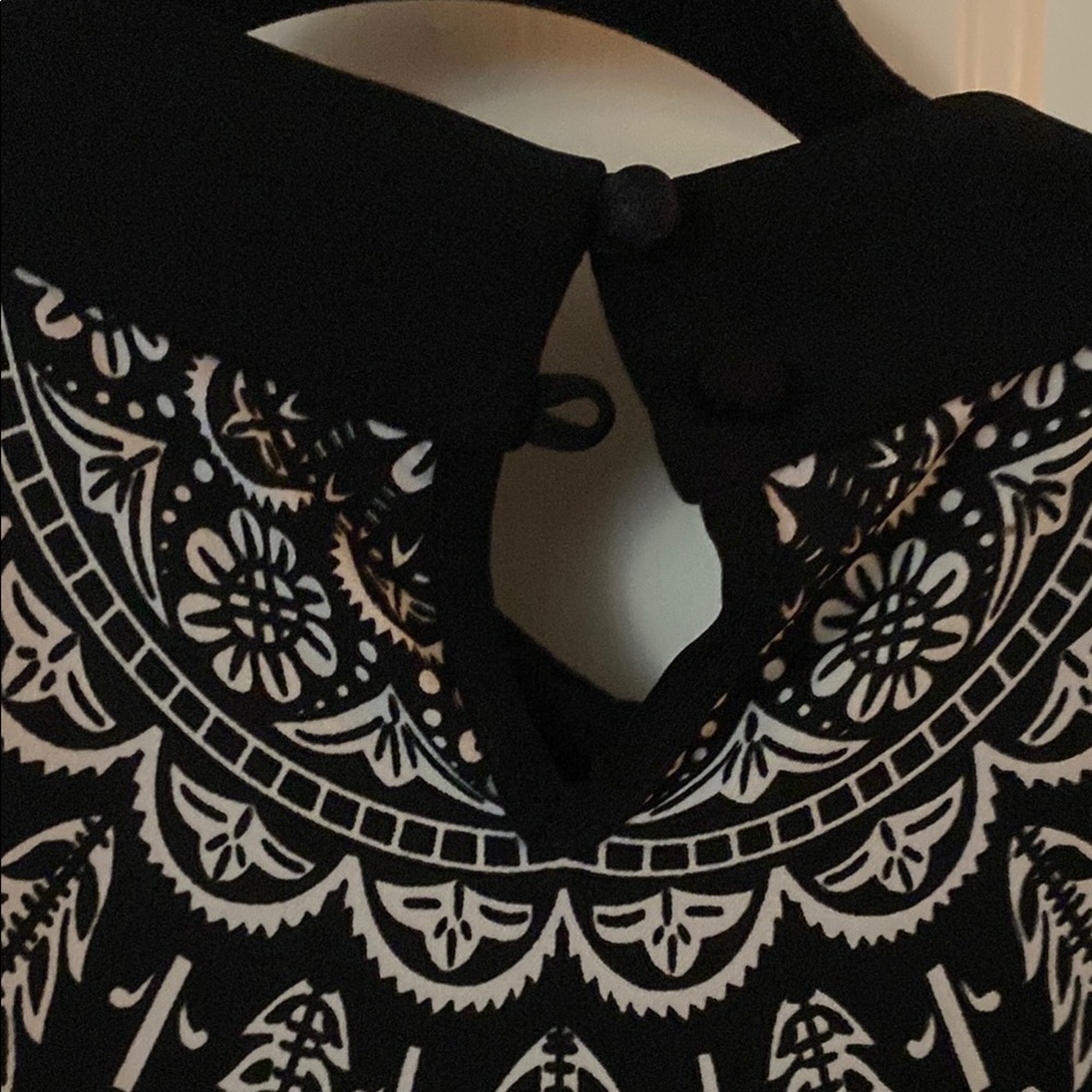 Monroe & Main Black and White Tunic Top - Picture 4 of 6
